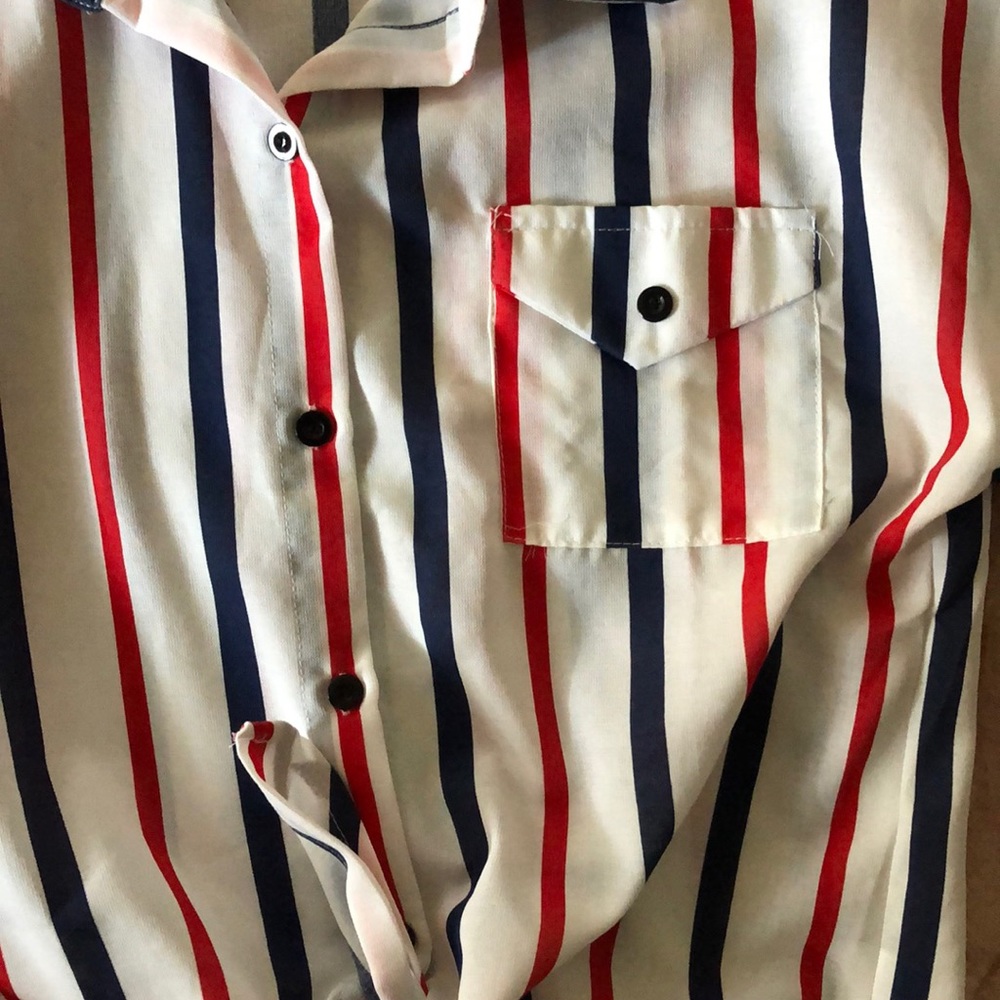 Button Up Cropped Top - Picture 2 of 3